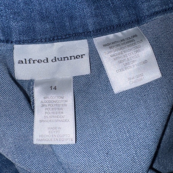 Alfred Dunner Blue Cropped Jeans with Embroidered Cuff - sz14 (P11) - Picture 4 of 4